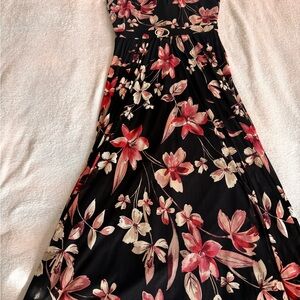 Chic Floral Maxi Dress in Black and Pink